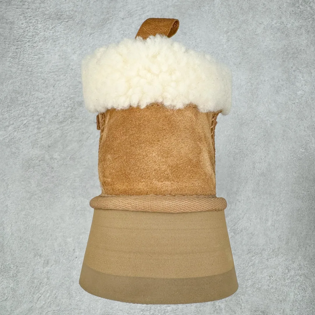 Pick up locally💰600 UGG 3954 Fukala autumn and winter sheepskin and fur integrated snow boots. All shoes are made from ZP. Longfeng A-grade Australian imported sheepskin and fur integrated women's boots. Brand OEM production line. Fully follow the ZP process. OEM original pattern maker. Adhering to the principle of no original shoes and no development selection. Pay attention to every detail. The most authentic version on the market. TREADLITE "Light Wing" technology outsole. Lightweight/durable/flexible/pile size: 35 36 37 38 39 40 Coding: by3936040